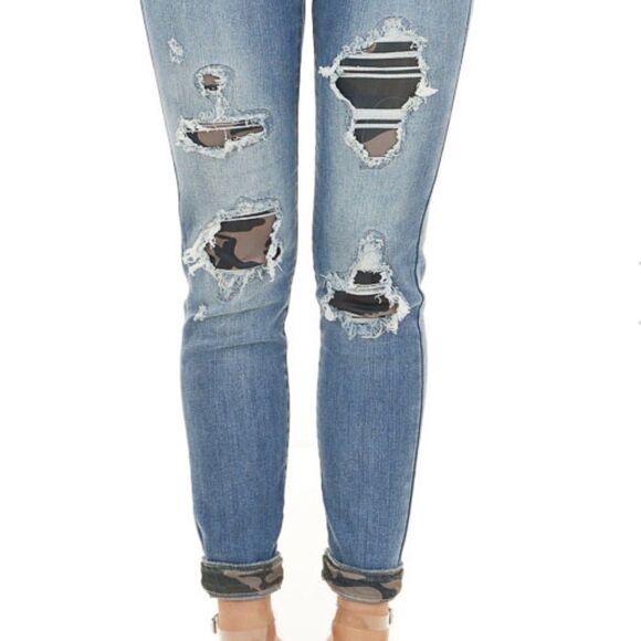 CAMO Print Patch Medium Wash Distressed Skinny Jeans High Rise 
Size 18W NWT - Picture 2 of 5
